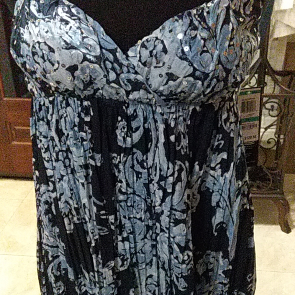 Dress - Picture 2 of 3